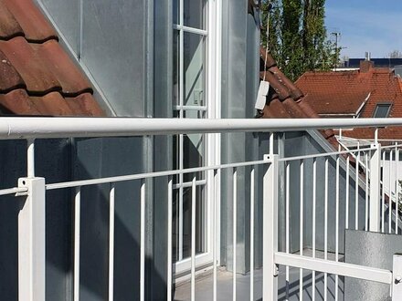 sonnige - frisch renovierte Studiowohnung in Villenlage - franz. Balkone - EBK - überdachter Stellplatz