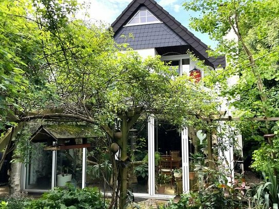 Freistehendes, kleines Einfamilienhaus "Am Grünen See" mit traumhaftem ("Winter-)Garten