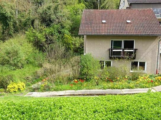 Freistehendes Anwesen mit sonnigem Garten - ideal geeignet um Wohnen und Arbeiten unter einem Dach zu realisieren