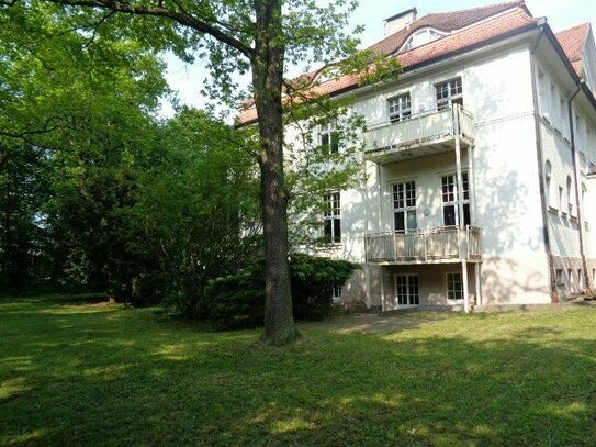** Villa Eichengrund -- separater Eingang // Wohlfühlbad // EinBauKüche // Stellplätze // Terrase // Gartennutzung **