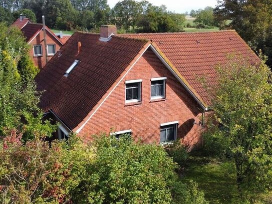 ***Wohnhaus mit 1.250 m² Grundstück in Rysum/Krummhörn***PROVISIONSFREI