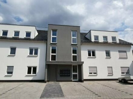 Neubau hochwertig + barrierefrei : 2 ZKB Wohnung mit großzügiger Terasse in zentraler Lage!