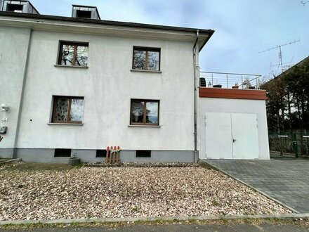 Doppelhaushälfte mit 2 getrennten Wohnungen, Garten, Garage und Anbau