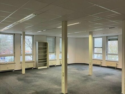 Große Gewerbe-Halle (mit Büro möglich) im Gewerbegebiet Ost mit ca. 1.280 m² zu vermieten