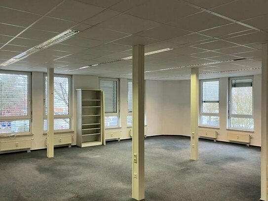 Große Gewerbe-Halle (mit Büro möglich) im Gewerbegebiet Ost mit ca. 1.280 m² zu vermieten