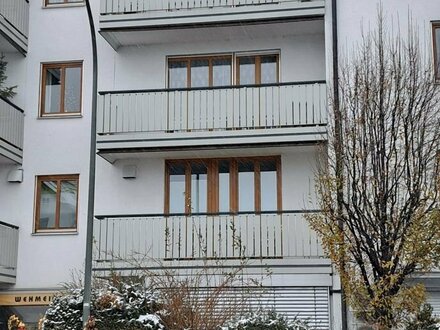 Schöne 1 Zimmer Wohnung zentral gelegen in Weilheim mit Balkon und Einbauküche