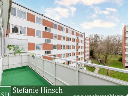 Endetage mit sonnigem Balkon, Aufzug und Garage im grünen Lokstedt
