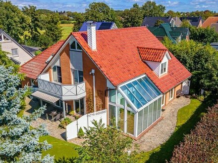 Lifestyle & Luxus: Architektenhaus auf sonnigem Grdstk. Winter-Garten, Sauna, 3 Terr., Dopp-Gar. uvm