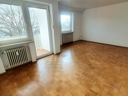 Ruhige, toll geschnittene 3 Zimmer Wohnung mit Balkon und Küche