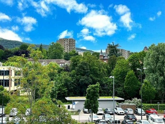 Zum Einzug bereit: modernisierte 2-Zimmerwohnung im 3. OG mit Ausblick und Lift in Top-Infrastruktur