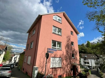 Sbr.-St. Arnual * 2 ZJB * tolle Wohnung Dachgeschoss * Einbauküche * Nähe Schloss