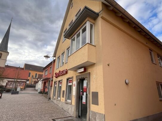 Vollständig renovierte 3-Zimmer-Wohnung mit Balkon