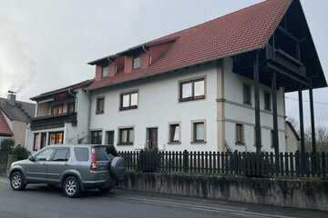 !!REDUZIERT!! Mehrfamilienhaus mit Ausbaureserve inkl. Garten und Garagen in Pfarrweisach