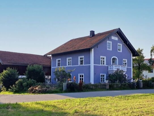 Historische Eleganz trifft Moderne: Saniertes Mehrfamilienhaus mit Nebengebäude in Kienberg