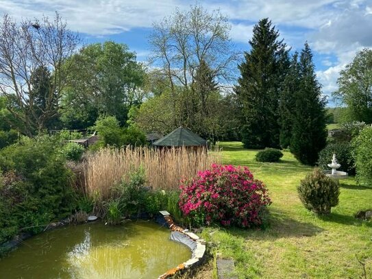 Zweifamilienhaus mit wunderschönem, parkähnlichen Garten in Homburg-Bruchhof - EG sofort bezugsfrei!