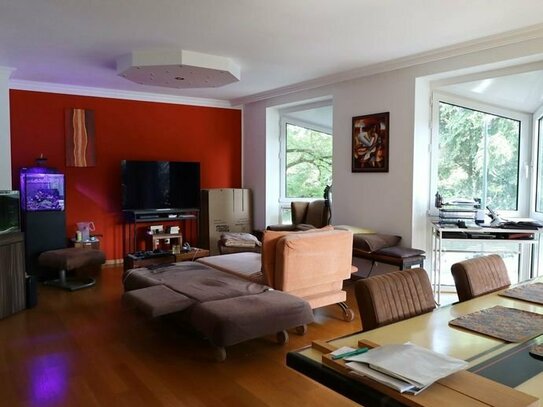 Großzügige 3-Zimmer-Wohnung - helle Räume, 2 Balkone, gepflegtes Haus zentral in Düsseltal!