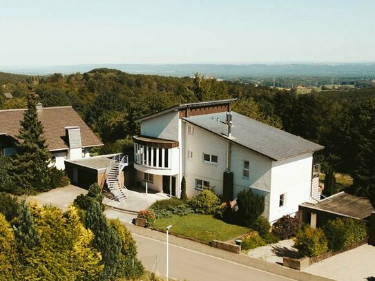 Exklusives Zweifamilienhaus mit wunderschönem Fernblick