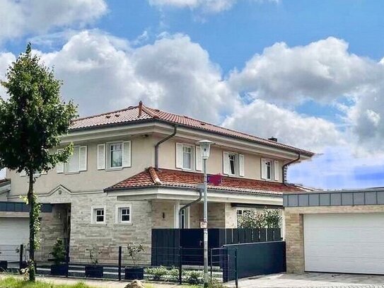 Große und modern-luxuriös ausgestattete Villa im Toskana-Stil am Hamburger Stadtrand zu verkaufen