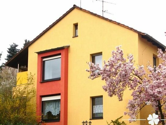 BERK Immobilien - Gemütliches Zweifamilienhaus mit viel Platz zum Wohlfühlen in TOP Lage von Wörth