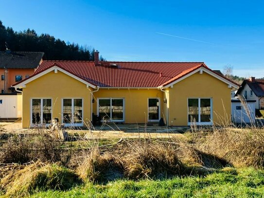 Erstbezug: Wunderschöner Bungalow/ Haus mit großem Garten