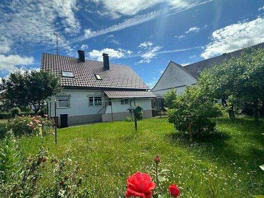 Charmantes Einfamilienhaus in Singen Schlatt mit schönem Garten zu verkaufen.