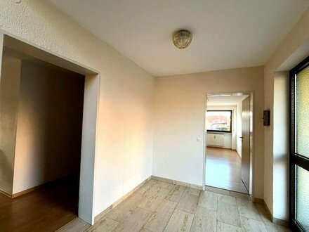 Helle 5 Zi. OG Wohnung mit Balkon