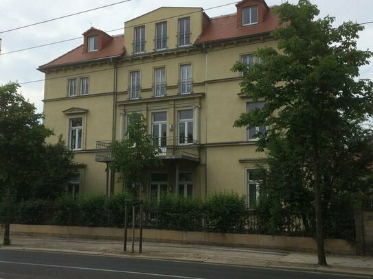 Sonnig und Hell ! Sehr schöne und großzügige 4,5 Zimmer-DG-Wohnung im Preußischen Viertel zu vermieten !