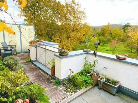 25 qm Dachterrasse, Fernblick Odenwald!! Sonnige, ruhige und zentrale Lage in Eberstadt. 3-Zi-Penthouse Wohnung, FREI.…