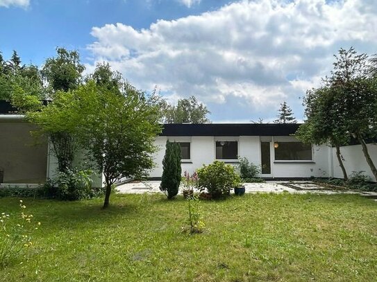 Charmanter Bungalow auf einem großen Grundstück in Borgfeld