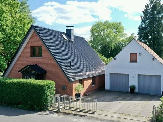 Einladendes Einfamilienhaus mit Doppelgarage in Bremen-Lesum.
