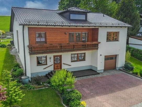 Modernes Wohnen in Eichendorf: Stilvolles Einfamilienhaus mit zeitgemäßem Komfort