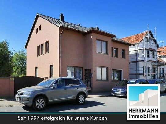 Großzügiges Wohnhaus mit Nebengebäude und Garage in zentraler Lage