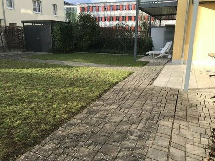 Schöne, neuwertige 4-Zimmer EG Wohnung mit Terrasse und eigenem Garten