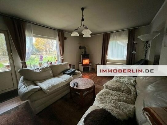 IMMOBERLIN.DE - Charmantes Einfamilienhaus + Nebengelasse auf sehr großem Anwesen in guter ländlicher Infrastruktur