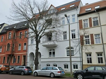 Lichtdurchflutete 3 - Raum - DG - Wohnung mit Balkon in Dessau - Nord