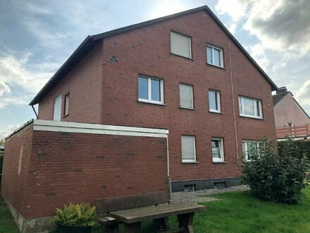 Freistehendes 6-Familienhaus mit 2 Garagen