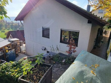 Großes Haus mit Garage, Garten und mehreren Terrassen