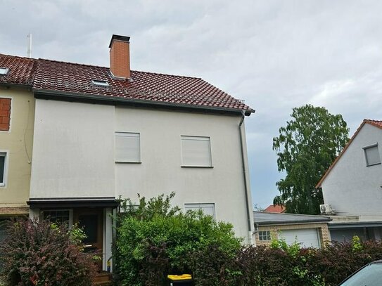 Reihenendhaus mit Garage und Garten