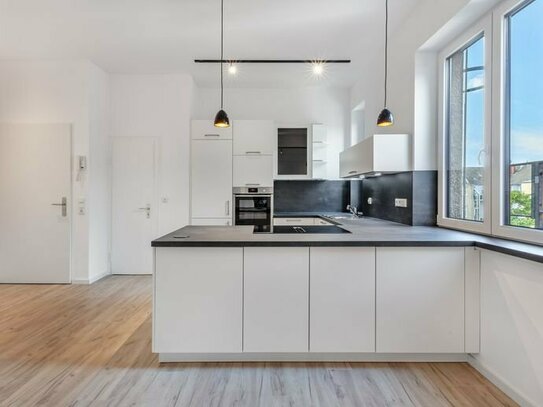 Erstbezug im Herzen von Köln-Deutz: komplett modernisierte Wohnung, inklusive hochwertiger Küche, Balkon