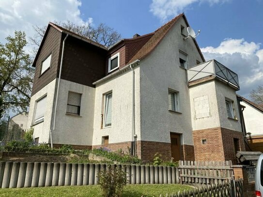 Vielseitiges großes Einfamilienhaus mit Balkon, Garage und großem Hobbybereich - derzeit gut vermietet