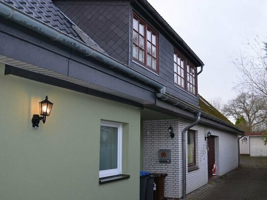 Zweifamilienhaus mit Solarthermie, PV mit Speicher, Kamin und Doppelgarage