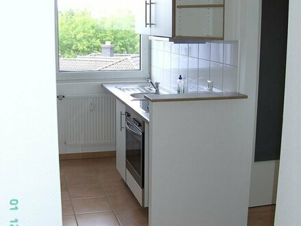 Niehl, schöne 2 Zimmer, offene Einbauküche, Süd-Ost-Balkon, Duschbad, Aufzug