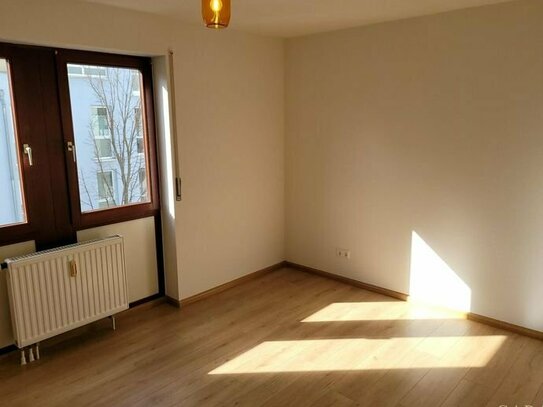 Lörrach-Stetten: Sonnige 1 Zimmer-Wohnung (saniert) mit TG, direkt an der Grenze