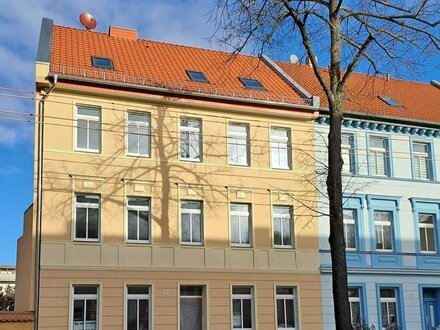 Helle 2-Zimmer Wohnung mit Balkon, Erstbezug nach Sanierung