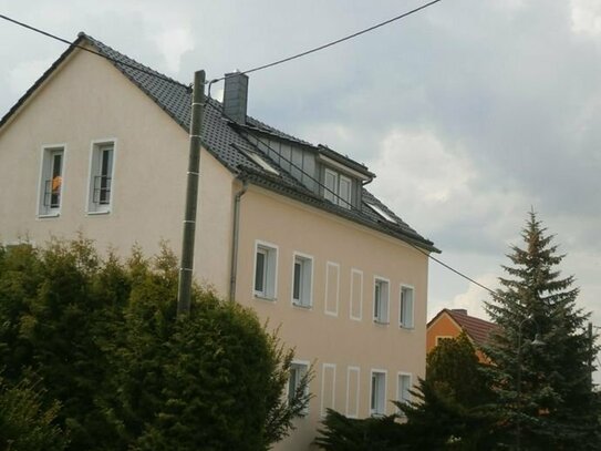 Lichtdurchflutete 3-R-DG-Wohnung mit Einbauküche und Mansarde im Wohnbereich - gelegen in Colditz/OT Terpitzsch