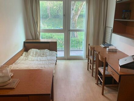 Schlafzimmer mit private Küche und Badezimmer für Uni Passau Studenten