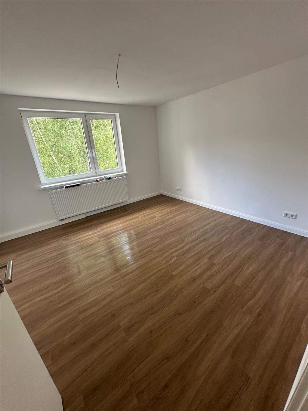                                                               ** CO N&Atilde;&curren;he HUK ** gem&Atilde;&frac14;tl. 3 ZI Wohnung ** neu renoviert ** 2. OG ab Mai                                                       in Cortendorf (Coburg)