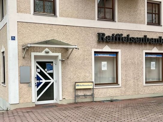 Büro- und Geschäftsräume im EG incl. Stellplätze in Plattling ! Ehemalige Bankfiliale !