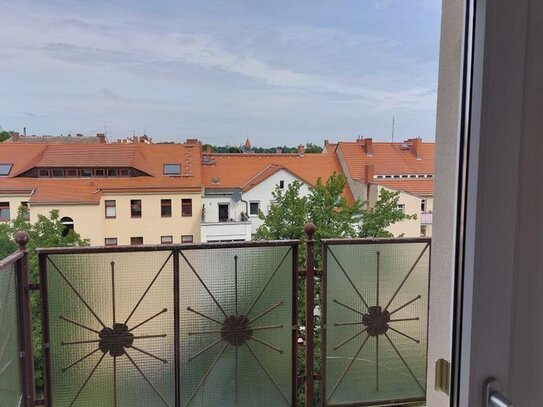 2 RW mit Balkon im DG