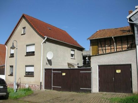 Wohnhaus mit Einfahrt, Garage und großen Garten in Bendeleben!